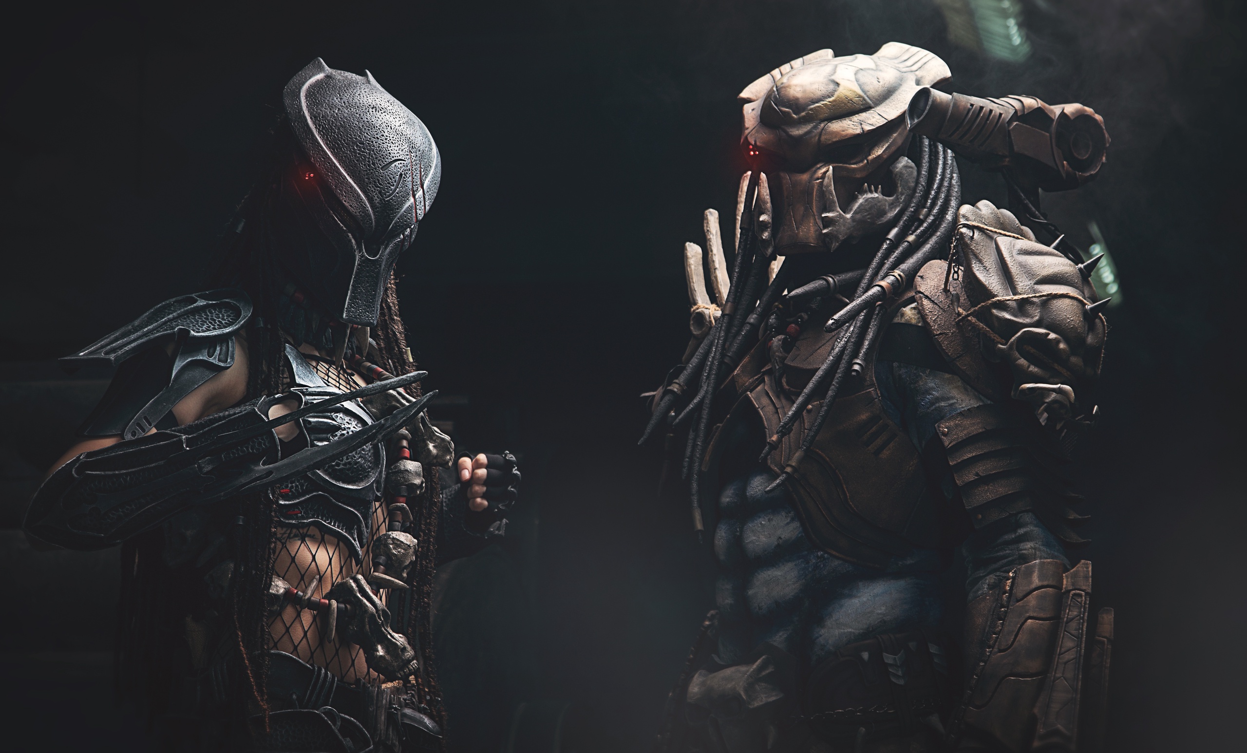 Косплей на Хищника и Мачико Ногучи из игры Alien vs Predator