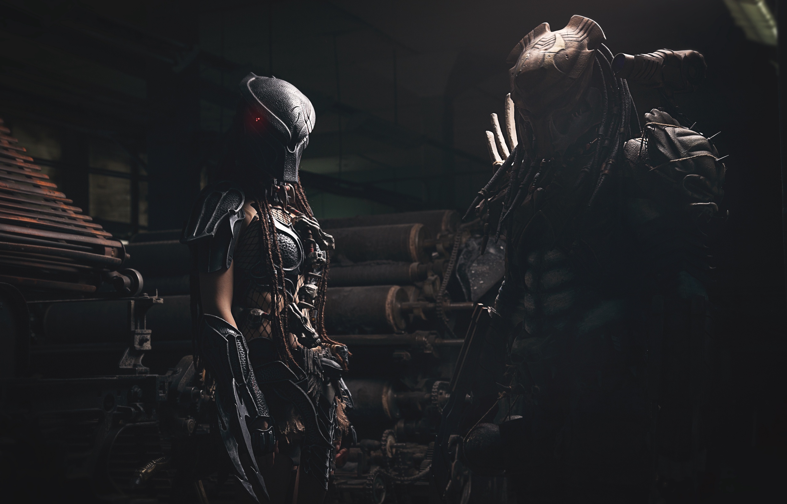 Косплей на Хищника и Мачико Ногучи из игры Alien vs Predator