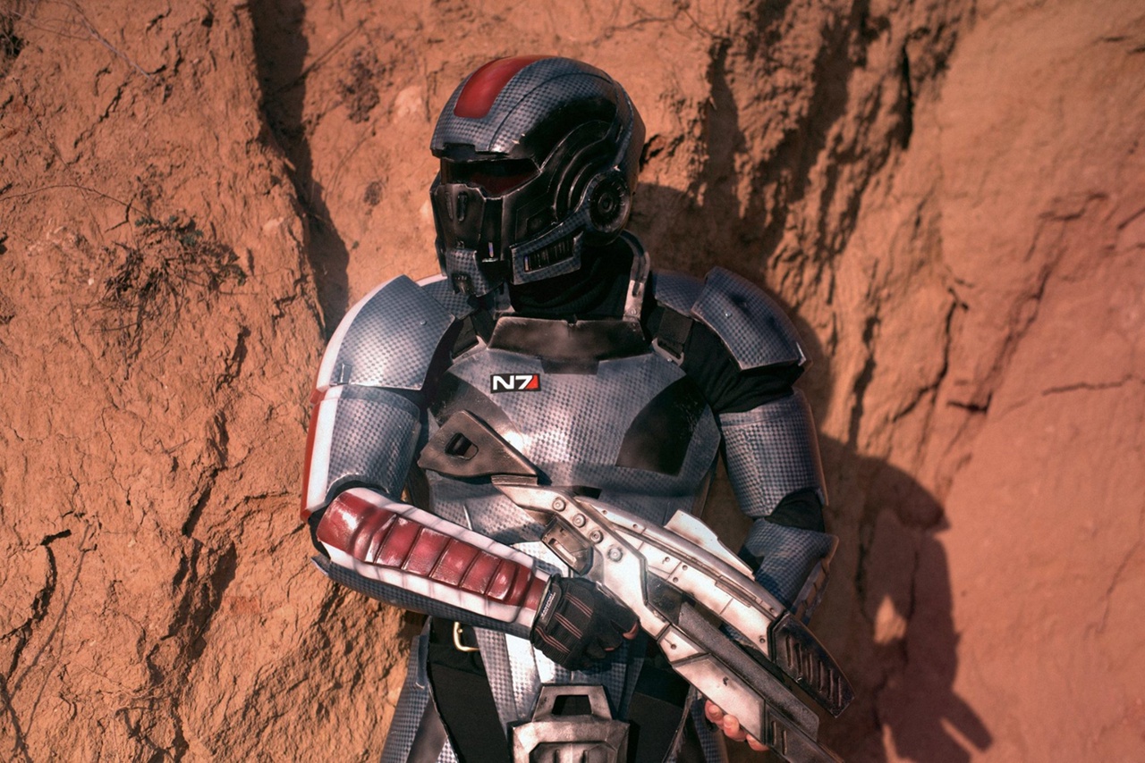Косплей на крутого Шепарда из игры Mass Effect