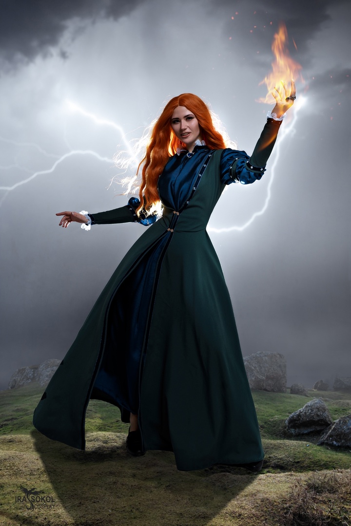 Косплей по книжному варианту The Witcher на персонаженей Трисс Меригольд и Йеннифэр
